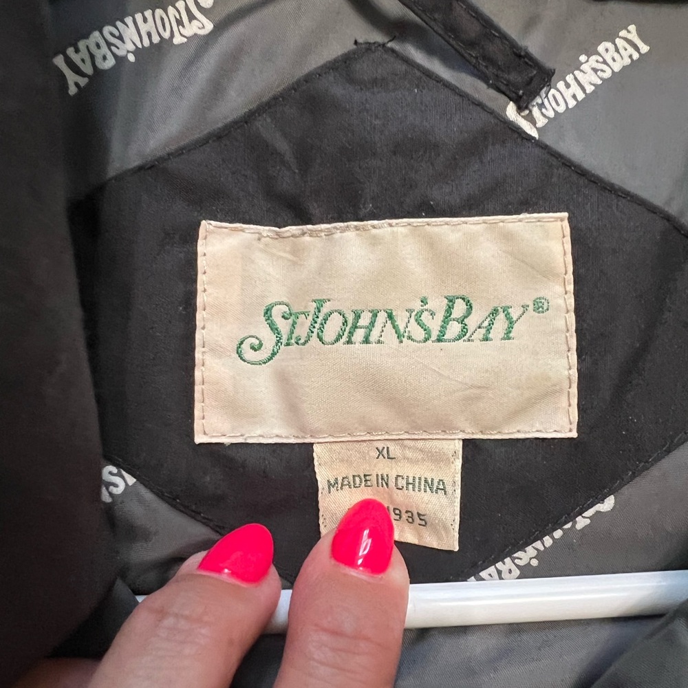 St John’s Bay black puffer vest size XL - Picture 2 of 7